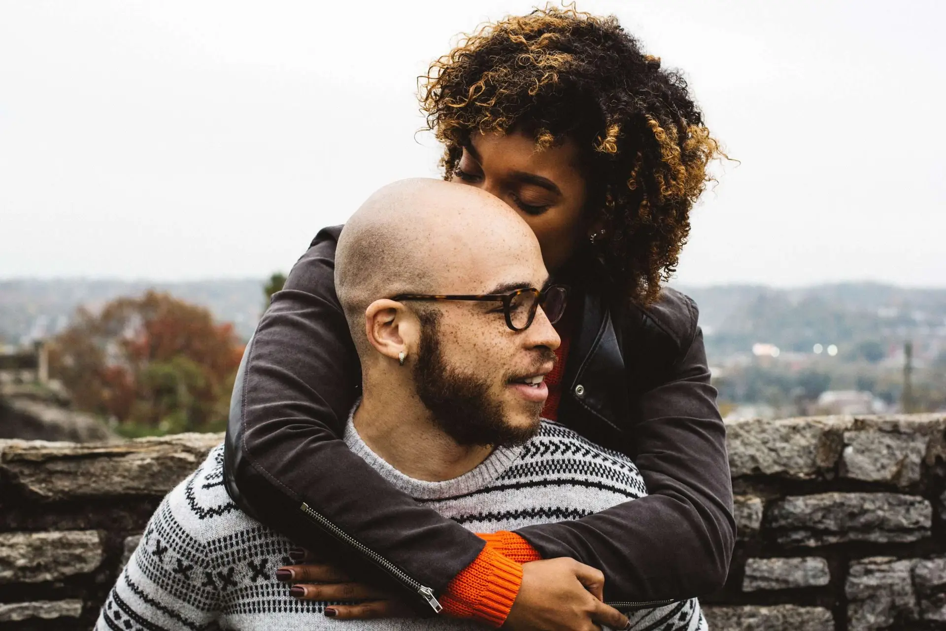 This picture shows a lovely photo of a couple on a piggy back pose in a scenic overview.